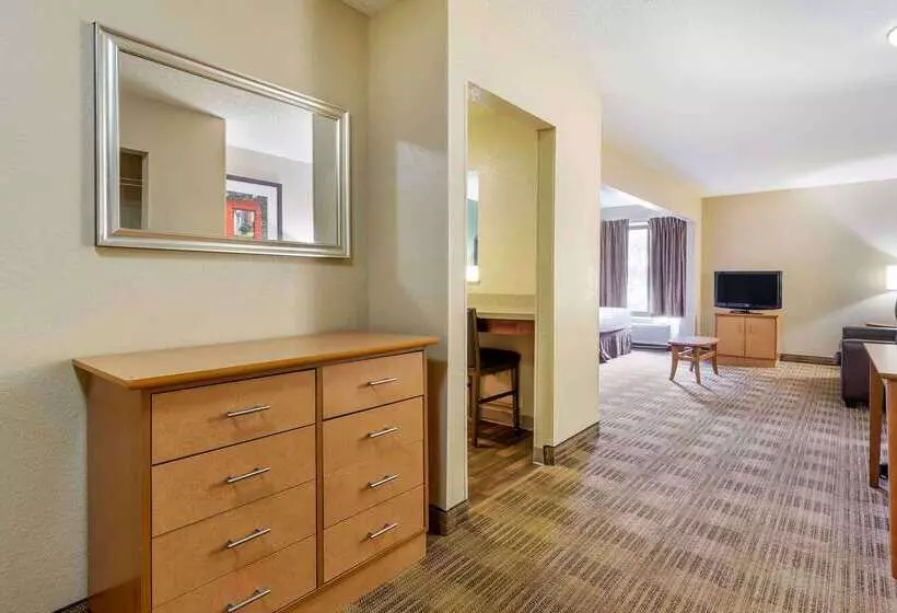 בית מלון כפרי Extended Stay America Select Suites Raleigh Cary Regency Parkway South