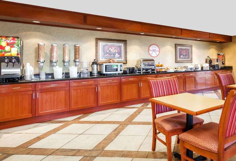 هتل Howard Johnson By Wyndham Evansville East