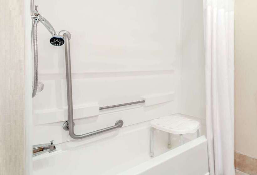 هتل Howard Johnson By Wyndham Evansville East