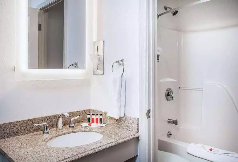 هتل Howard Johnson By Wyndham Hershey