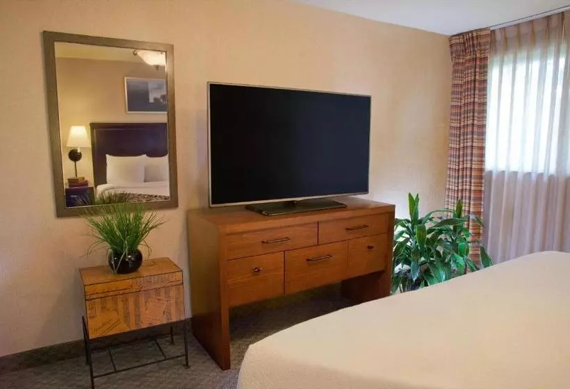 Отель Silver Cloud Inn  Redmond Bellevue