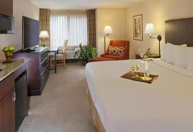 Отель Silver Cloud Inn  Redmond Bellevue