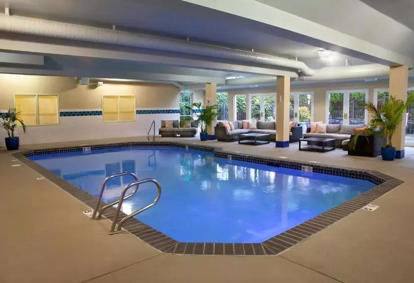 Отель Silver Cloud Inn  Redmond Bellevue