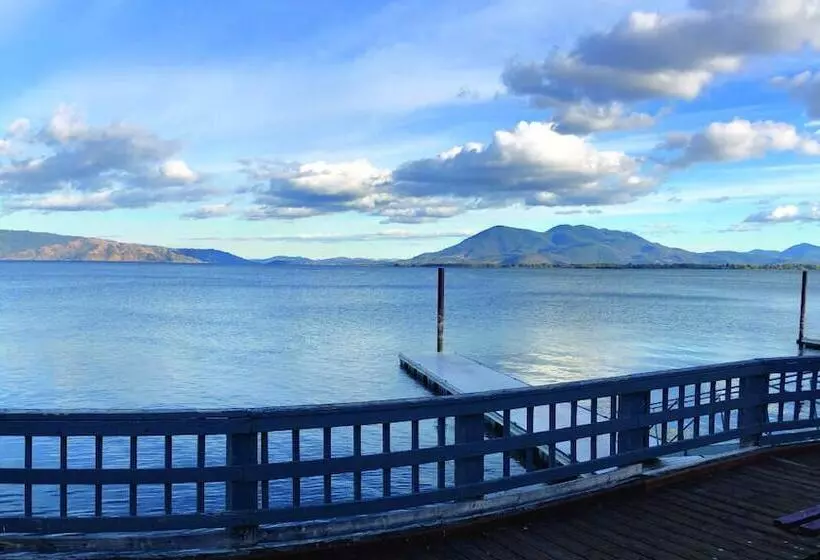 ホテル Skylark Shores Resort