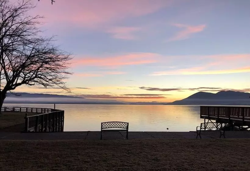 ホテル Skylark Shores Resort