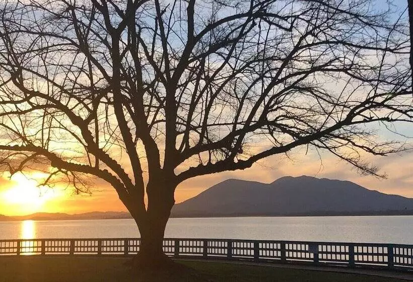 ホテル Skylark Shores Resort