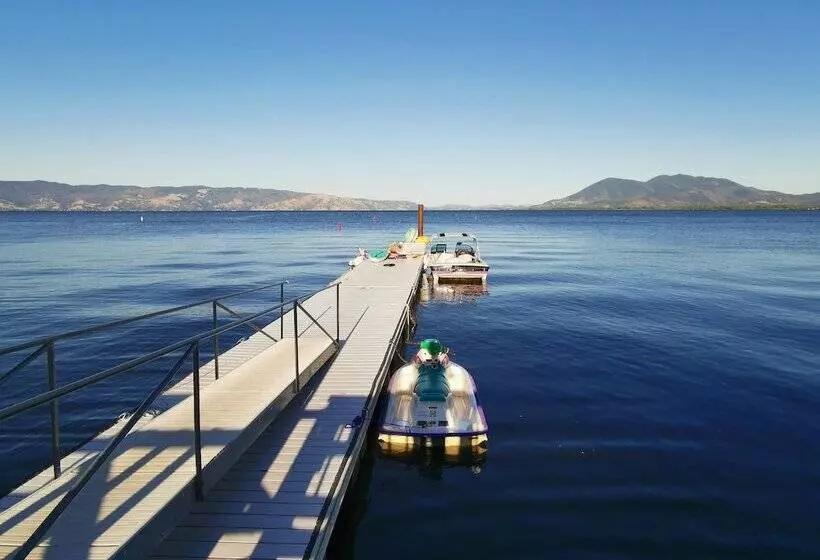 ホテル Skylark Shores Resort