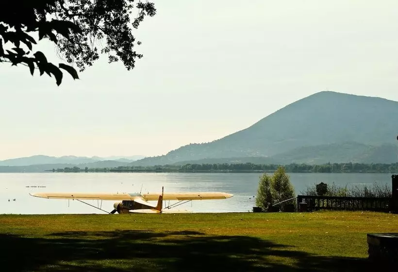 ホテル Skylark Shores Resort