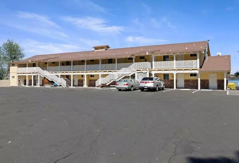 ホテル Skylark Shores Resort