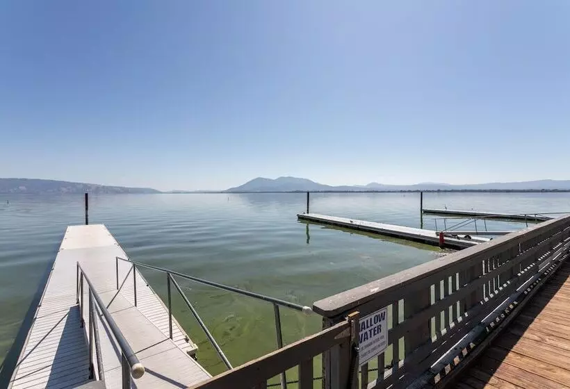 ホテル Skylark Shores Resort