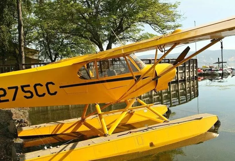 ホテル Skylark Shores Resort