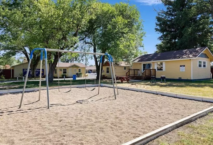 ホテル Skylark Shores Resort