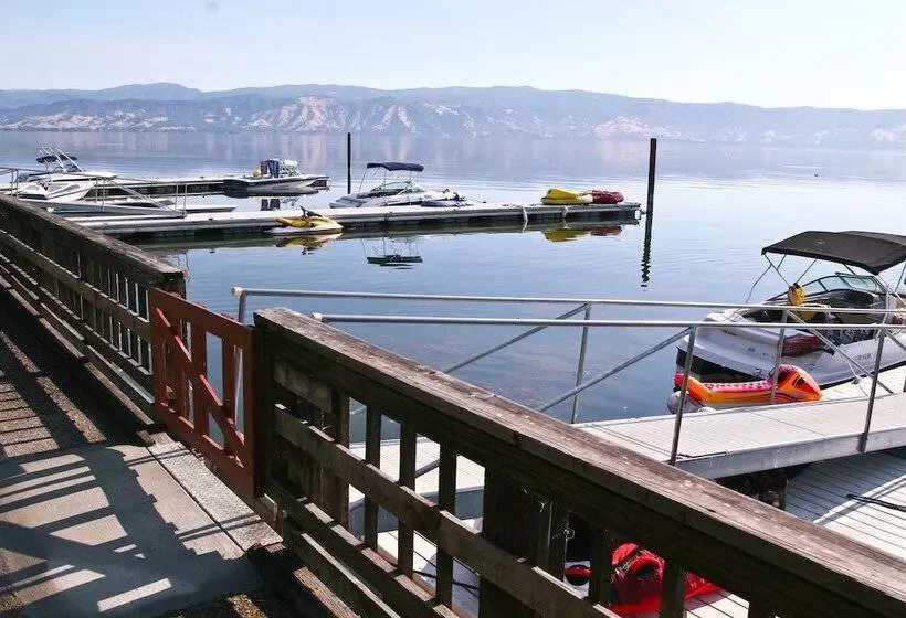 ホテル Skylark Shores Resort