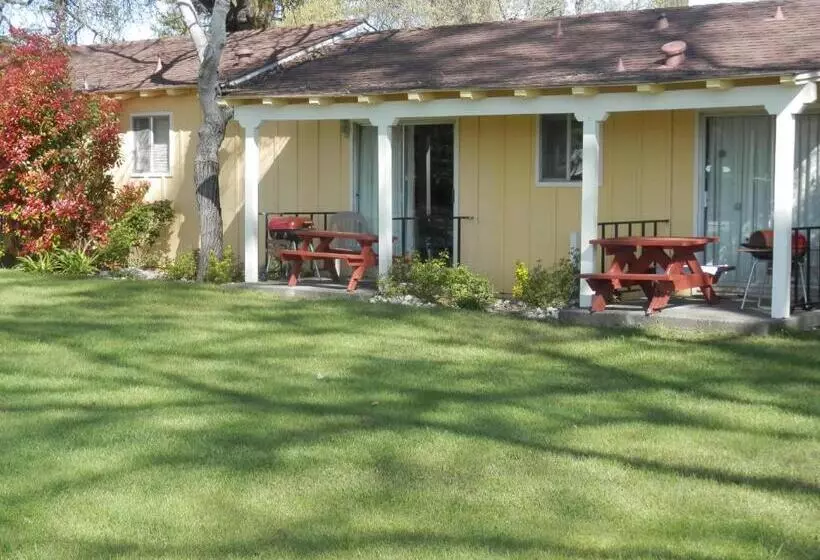 ホテル Skylark Shores Resort