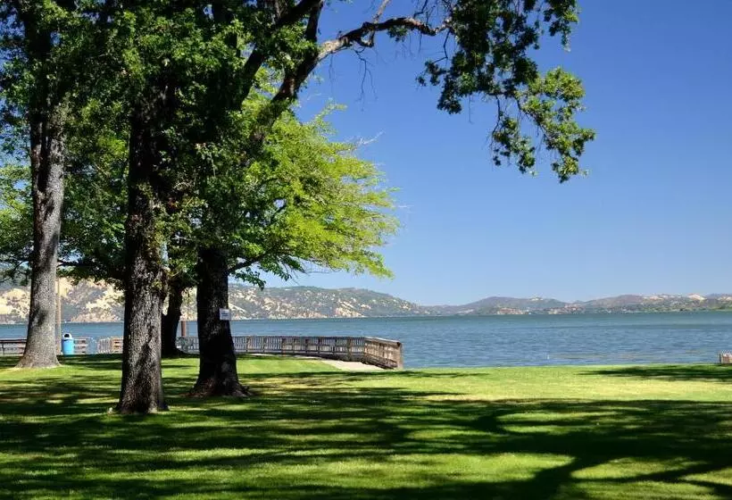 ホテル Skylark Shores Resort