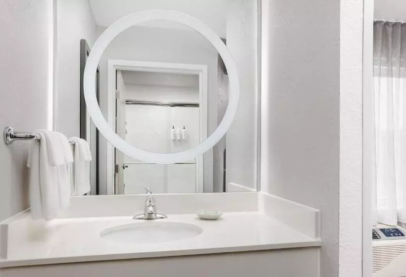 Отель Springhill Suites Providence West Warwick