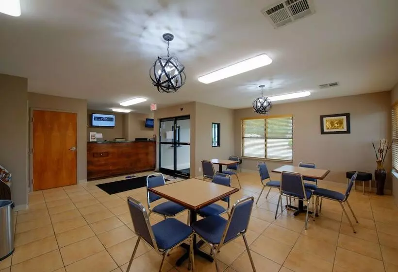 호텔 Brentwood Inn & Suites