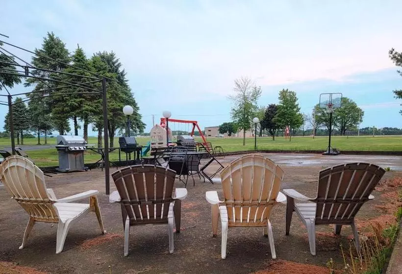 Skyview Motel   Prairie Du Sac