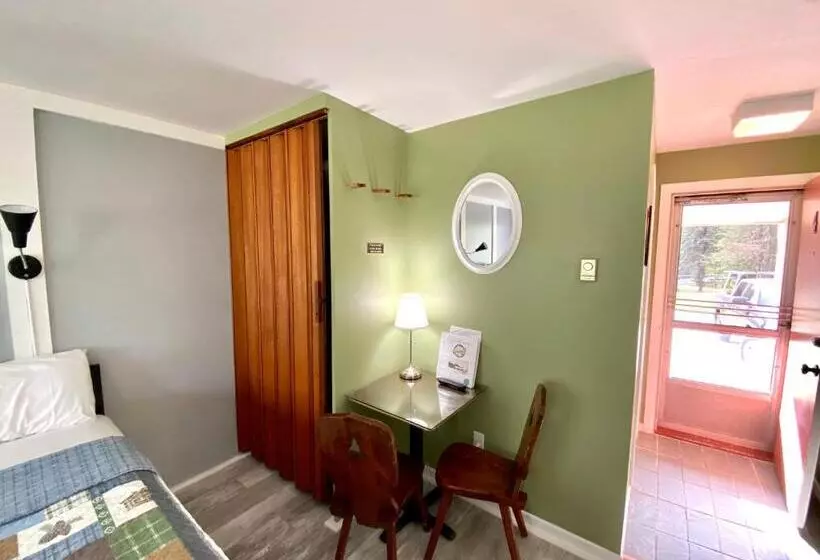 Snowdon Chalet Motel