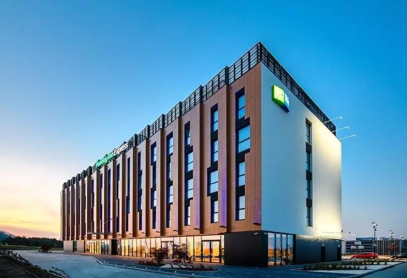 هتل Holiday Inn Express   Rzeszow Airport, An Ihg