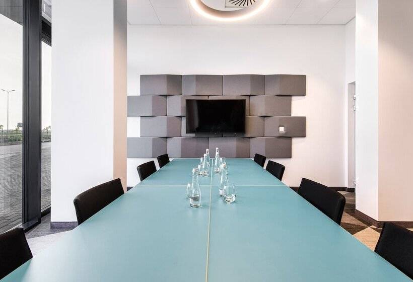 فندق Holiday Inn Express   Rzeszow Airport, An Ihg