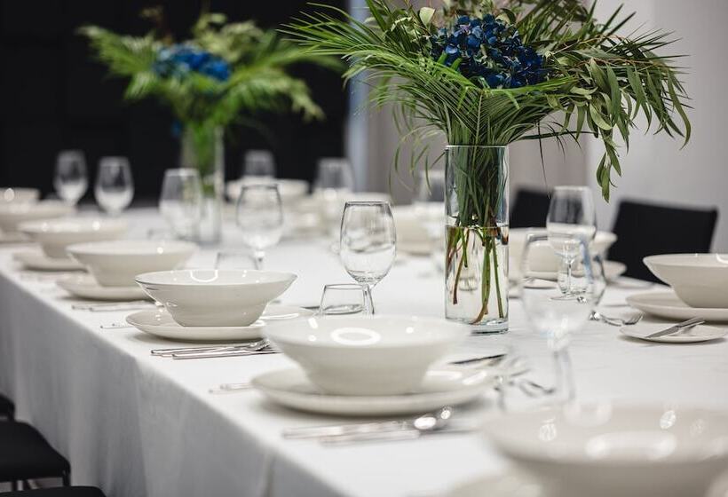 فندق Holiday Inn Express   Rzeszow Airport, An Ihg