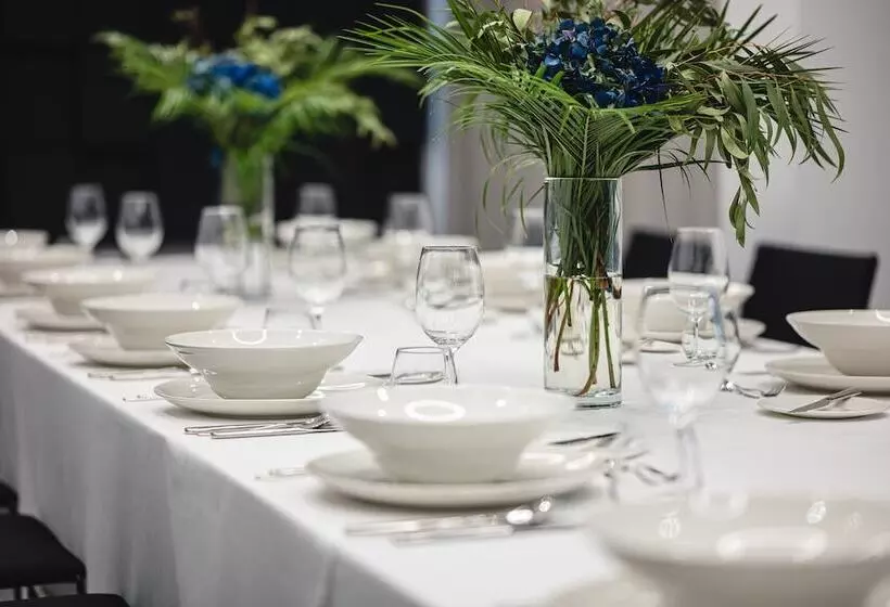 هتل Holiday Inn Express   Rzeszow Airport, An Ihg