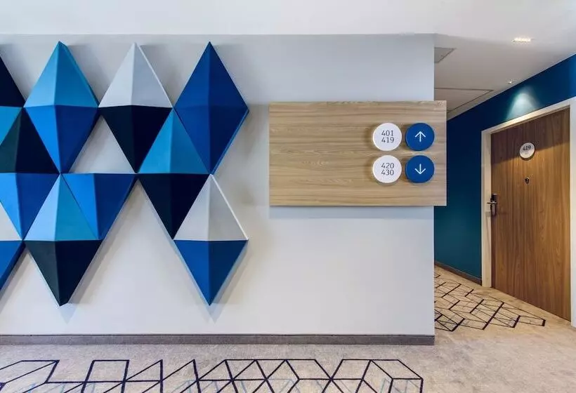 هتل Holiday Inn Express   Rzeszow Airport, An Ihg