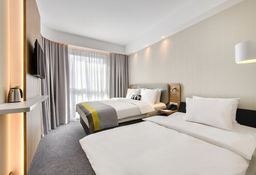 فندق Holiday Inn Express   Rzeszow Airport, An Ihg