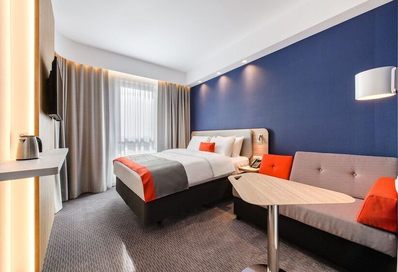 فندق Holiday Inn Express   Rzeszow Airport, An Ihg