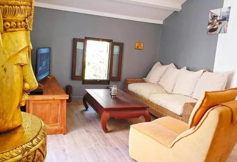Villa Kadal