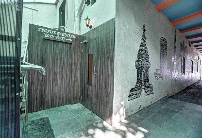 هاستل Sunshine Backpackers