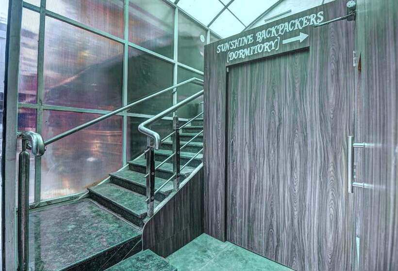 هاستل Sunshine Backpackers