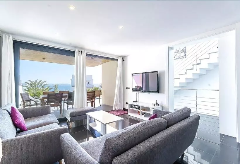 Villa Aqua