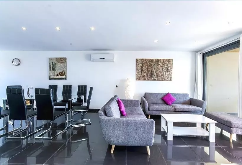 Villa Aqua