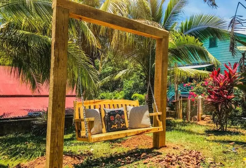 هتل Manurii Garden