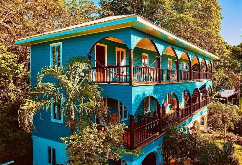 هتل Manurii Garden