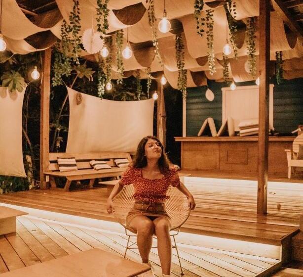 هتل Manurii Garden