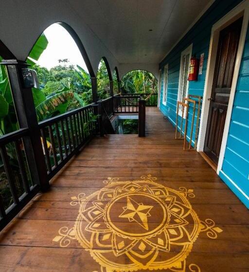 هتل Manurii Garden