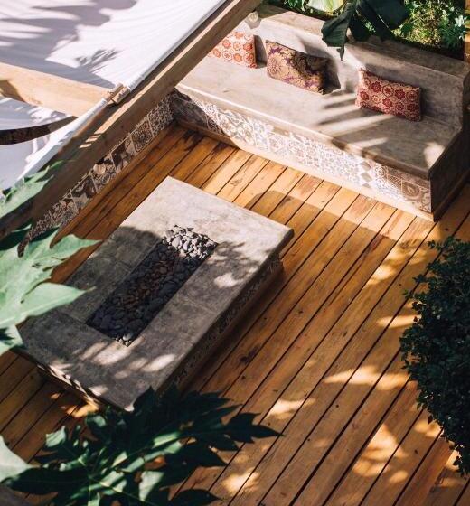 هتل Manurii Garden