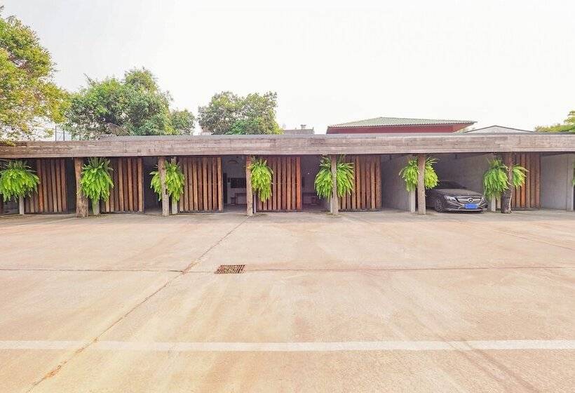 فندق Ngeeb Bed & Breakfast