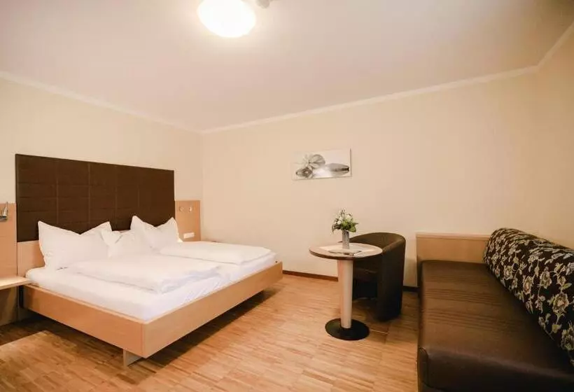 Hotelli Gasthof Rothwangl Hannes