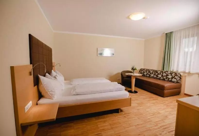 Hotelli Gasthof Rothwangl Hannes