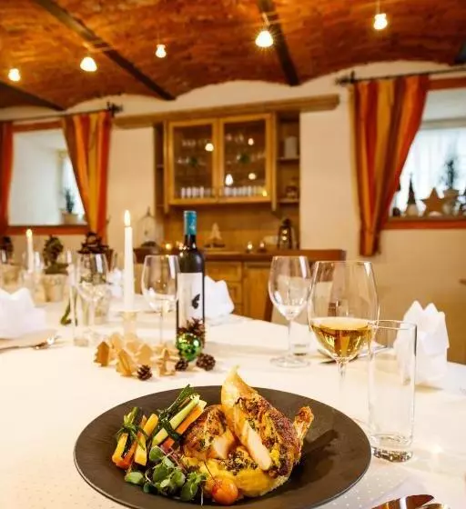 Hotelli Gasthof Rothwangl Hannes