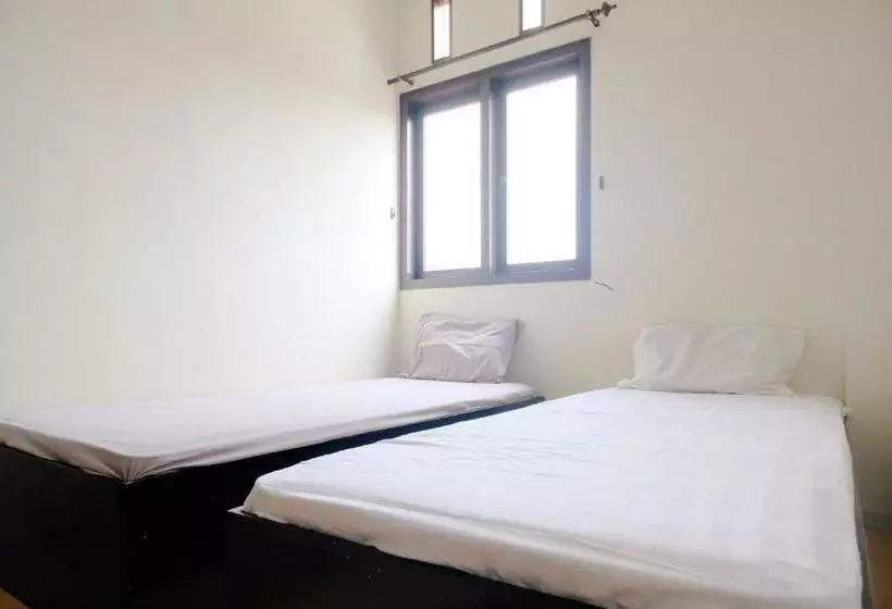 Hotel Oyo 2980 Graha Andi Putri