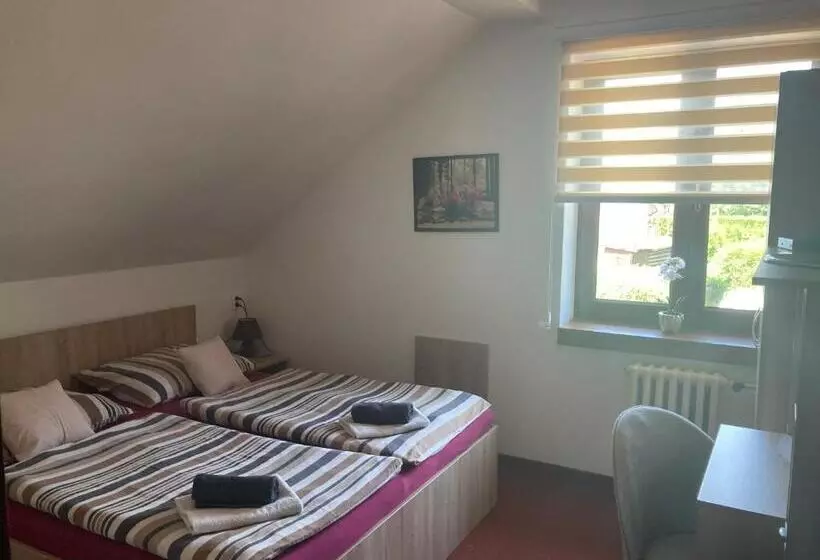 Majatalo Hospůdka U Rybníčku