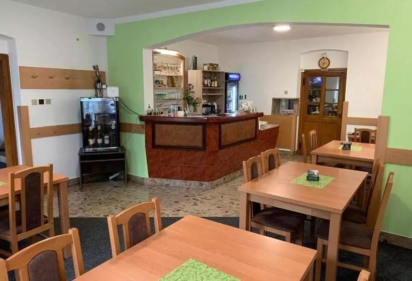 Majatalo Hospůdka U Rybníčku