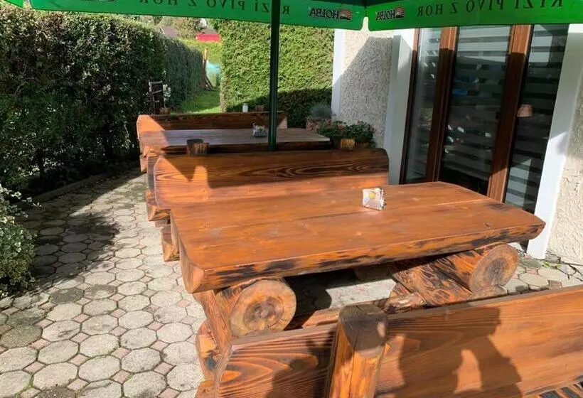 Majatalo Hospůdka U Rybníčku