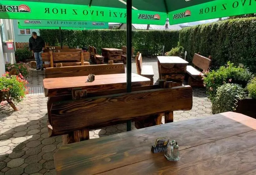 Majatalo Hospůdka U Rybníčku