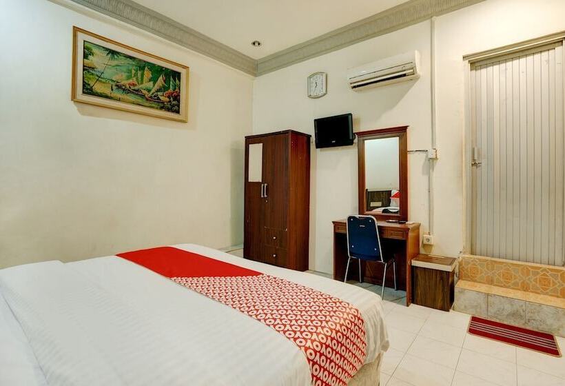 בית מלון כפרי Oyo 2972 Wisma Sartika